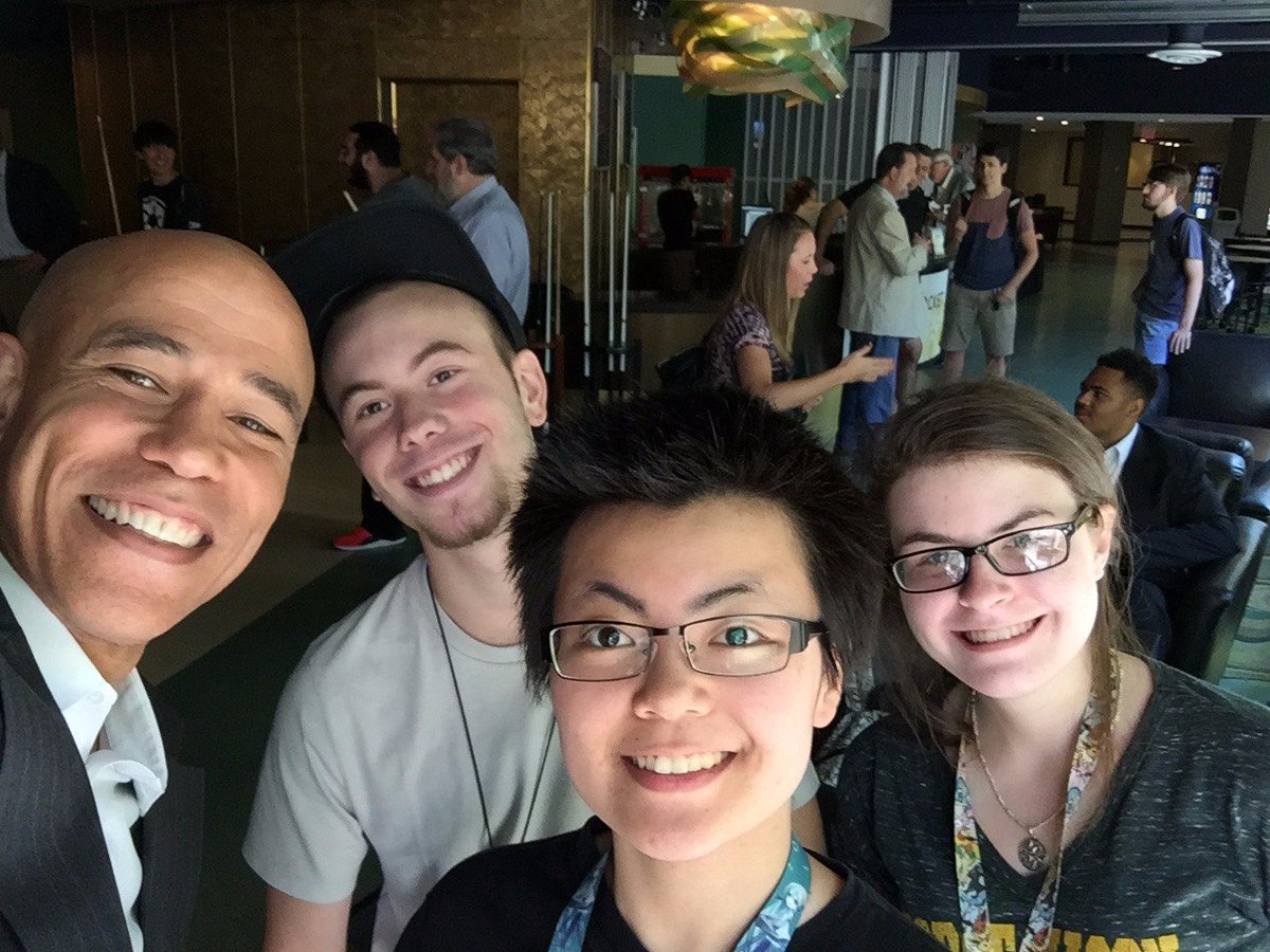 hwingo's tweet image. Smiling about #tech w #ComputerGameDesign students @GeorgeMasonU masongamedesign.org/vsgi/ @DocScottMartin #gaming