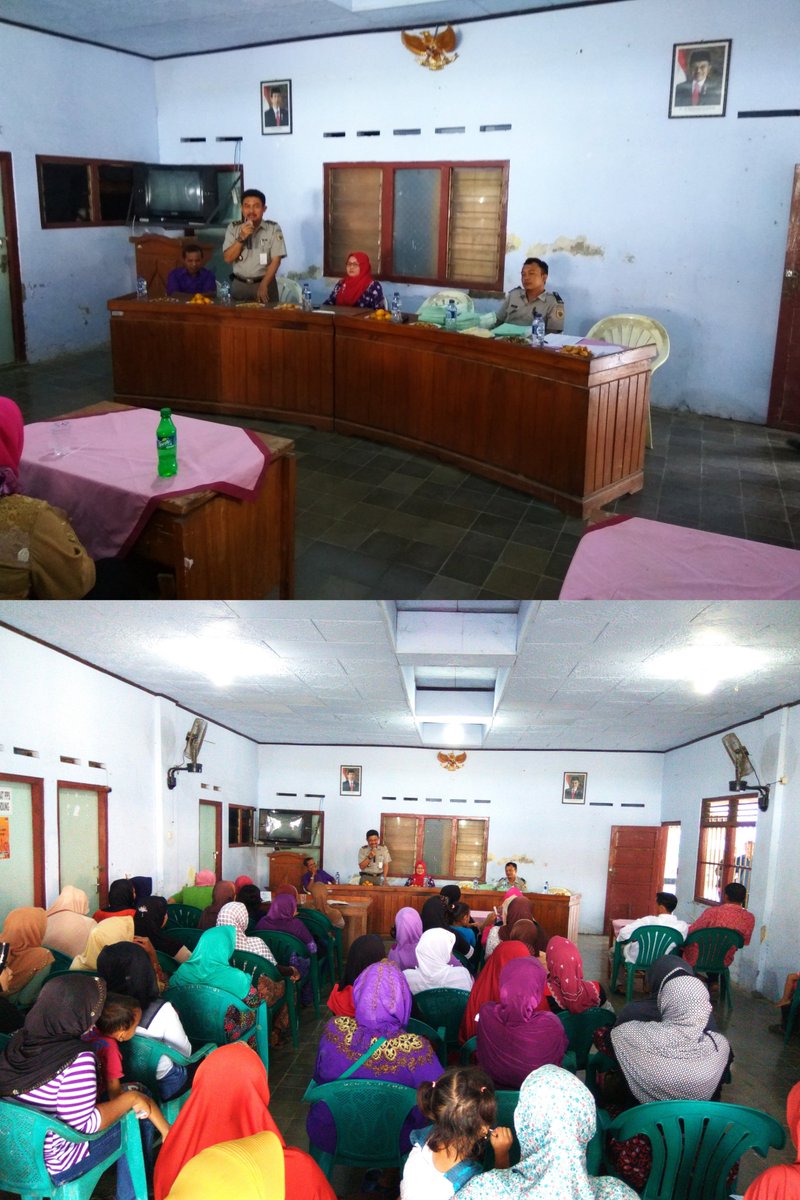 ATR_BPNPemalang's tweet photo. #SenangMemudahkan dlm pnyerahan sertip. #PRONA2016 Ds.Blendung Kec.Ulujami @atr_bpn @atr_bpnjateng @humaspemalang https://t.co/TTVvWxQwCB