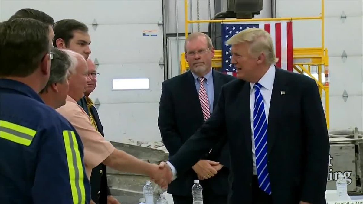 #BREAKING @realDonaldTrump says he's accepted invitation to visit Mexican President Enrique Pena Nieto. https://t.co/g19MJ1fudG