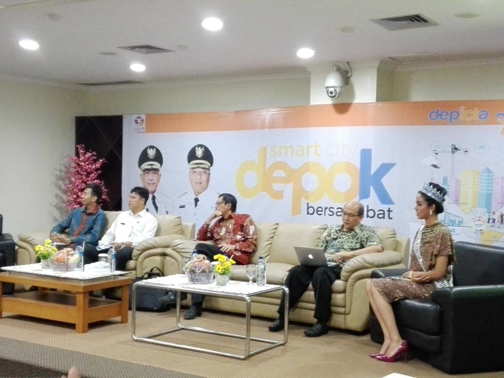 depicta_2016's tweet photo. @depokita @pemkotdepok @puterindonesia_  Narasumber talkshow DEPICTA 2016 https://t.co/jY98GmW4xZ