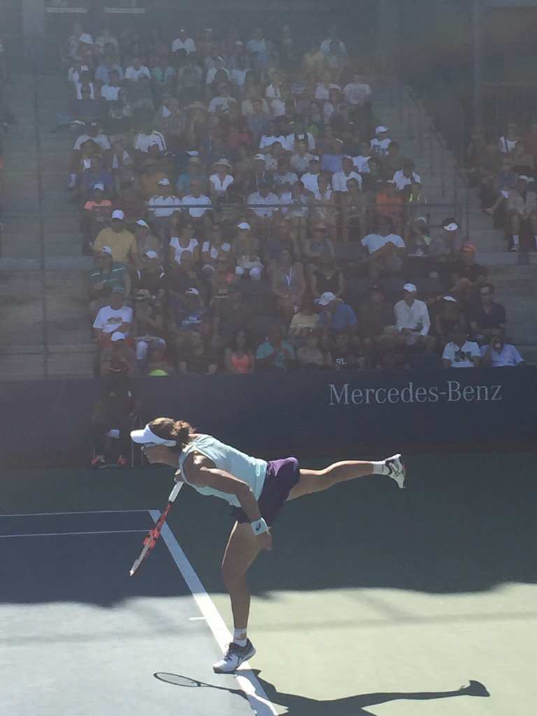 romanhawker's tweet image. It's a balancing act. #SamStosur #USOpen2016