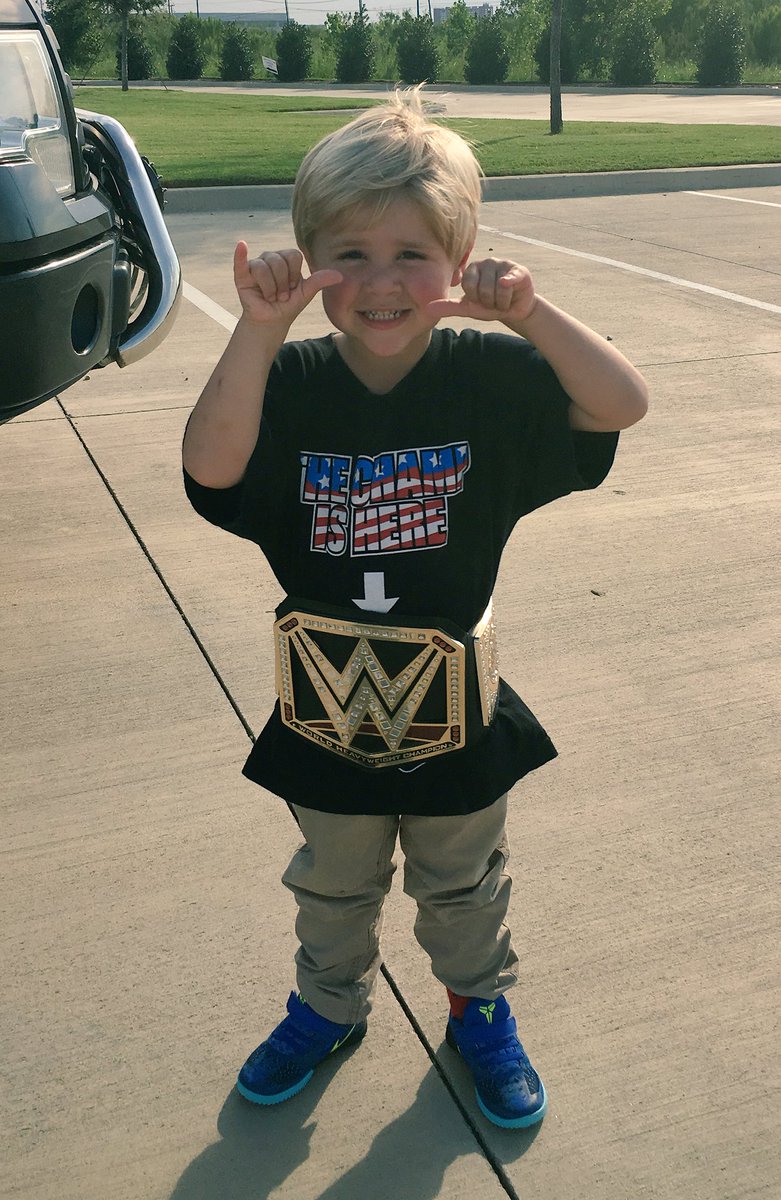 D_Walk74's tweet photo. We are #SmackDownLIVE bound for #WWEDallas! #MensTown 💪🏽 https://t.co/jmQJVhJEUA