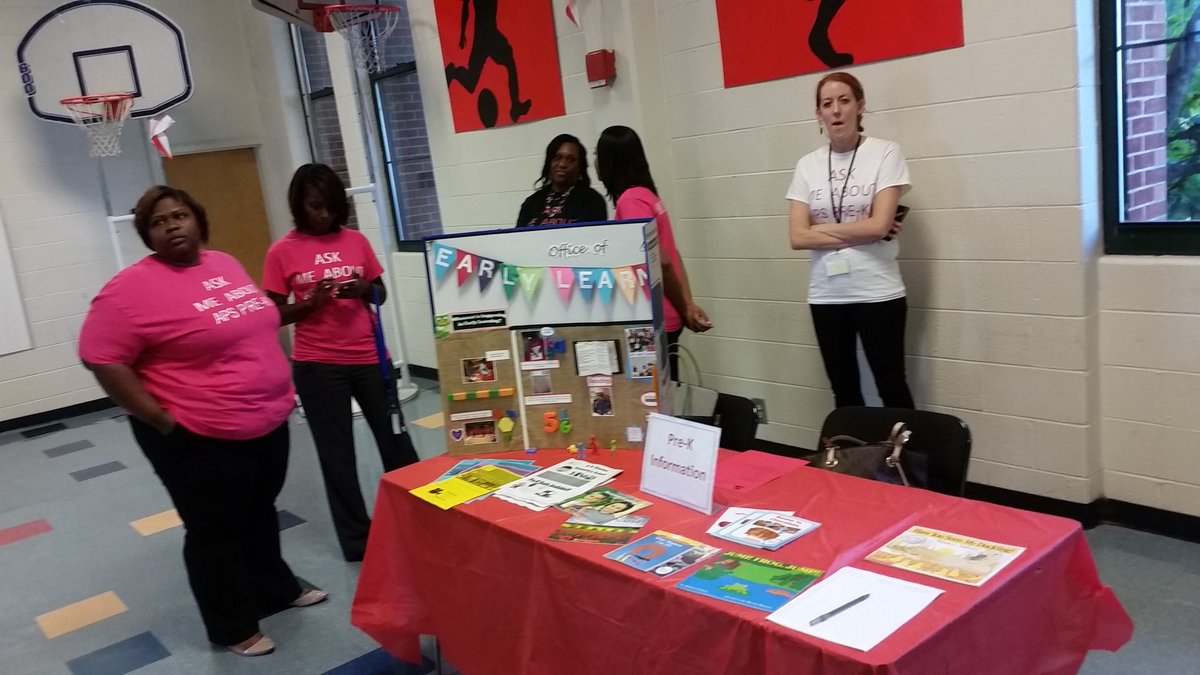 apsBAMOAcademy's tweet photo. .@aps_OEL #dhsPTA #pantherpride sharing great info @apsupdate @DrEmilyAMassey @DonyallD @atlsuper @Robbinsview https://t.co/lek90TojFj
