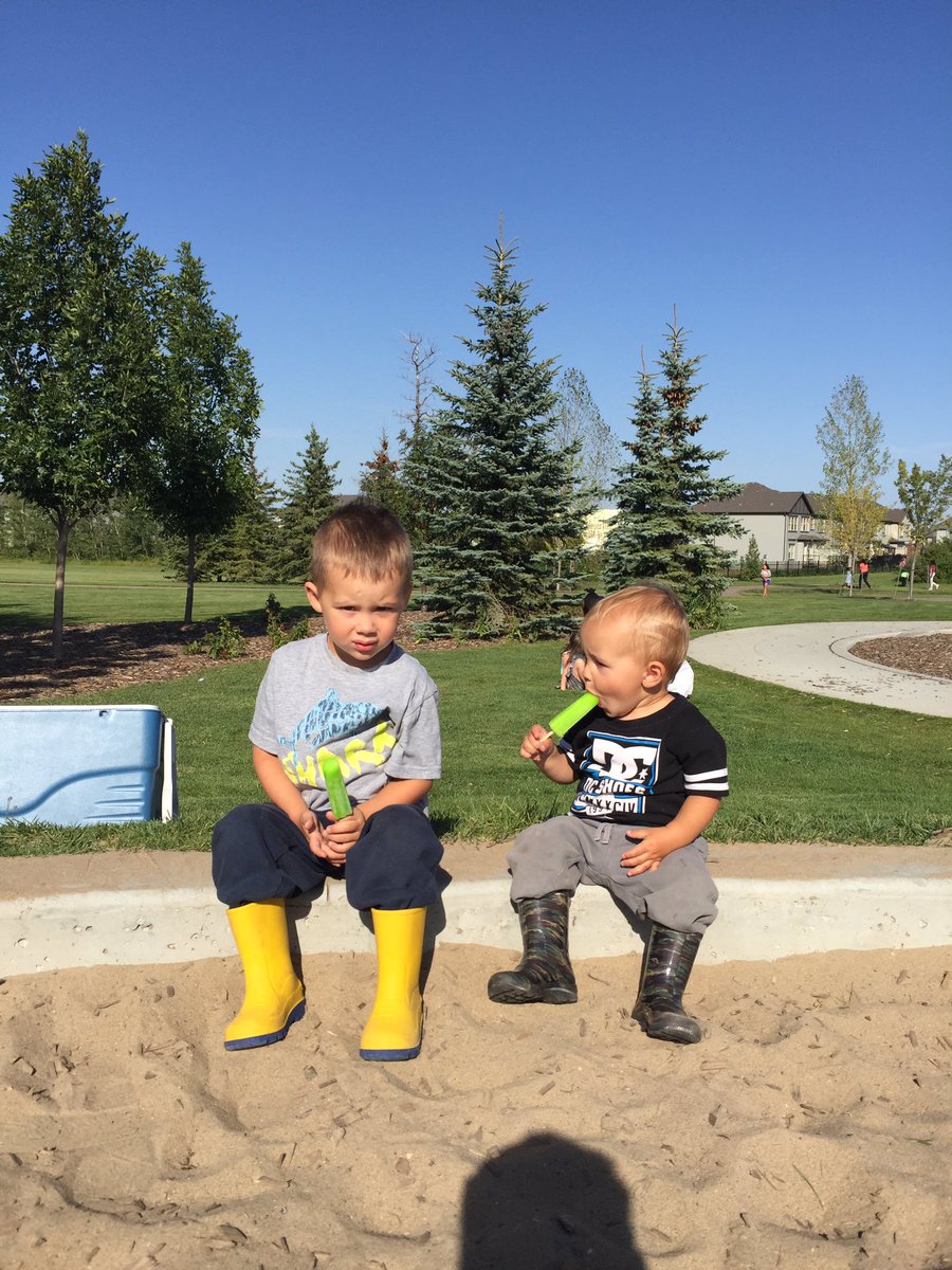 NOWScoopsMckay's tweet photo. I would just like to take a minute and point out how adorable these kids are 😂🙈🤗 @NOWtrucksicle https://t.co/vR4UmYgNzN