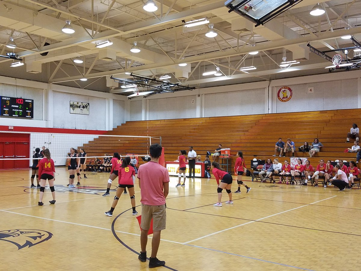 LetoHighSchool's tweet photo. Let's go Falcons!!! 🏐🏐 The crowd is #LetoLit 🎉🤗💃🙌 They stay #FalconLit! https://t.co/WejFuKmG98