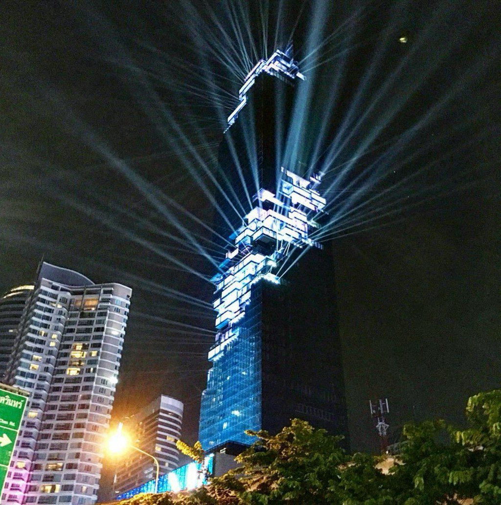 Thailand’s Tallest Building, Designed by Büro Ole Scheeren, Opens with Light Show bit.ly/2bAboRO