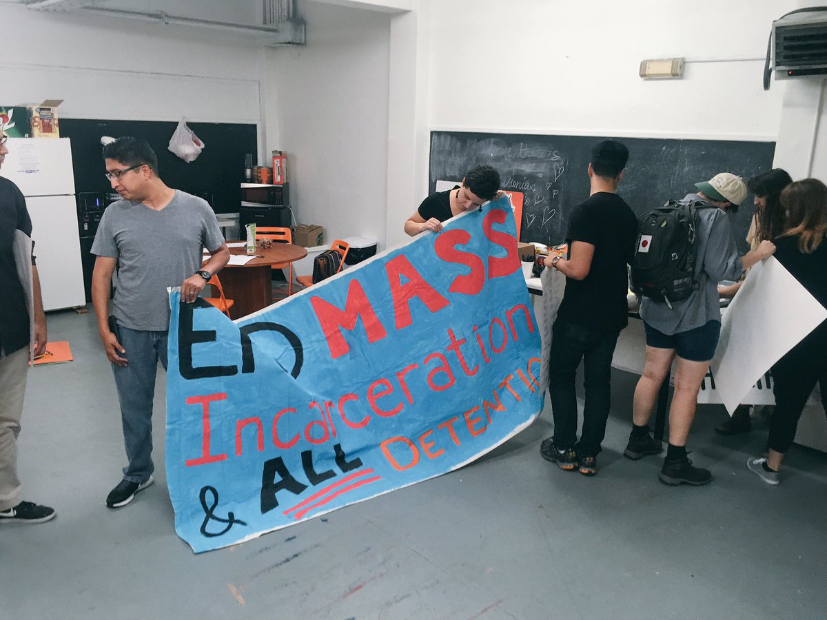 UWDTexas's tweet photo. Coming thru now! #htxbeyondice #houstonsinmiedo @UNITEDWEDREAM @UWDHouston #end287g https://t.co/dVLfd3PmD3
