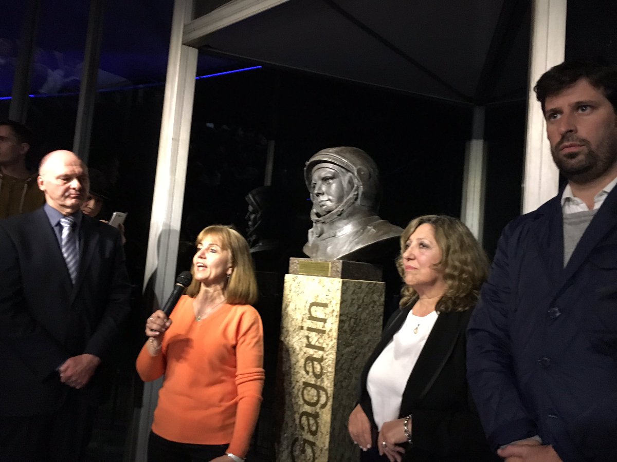 Yuri Gagarin ya está inmortalizado el Planetario Galileo Galilei de Buenos Aires 1 CrJSa1rWIAAiE5a