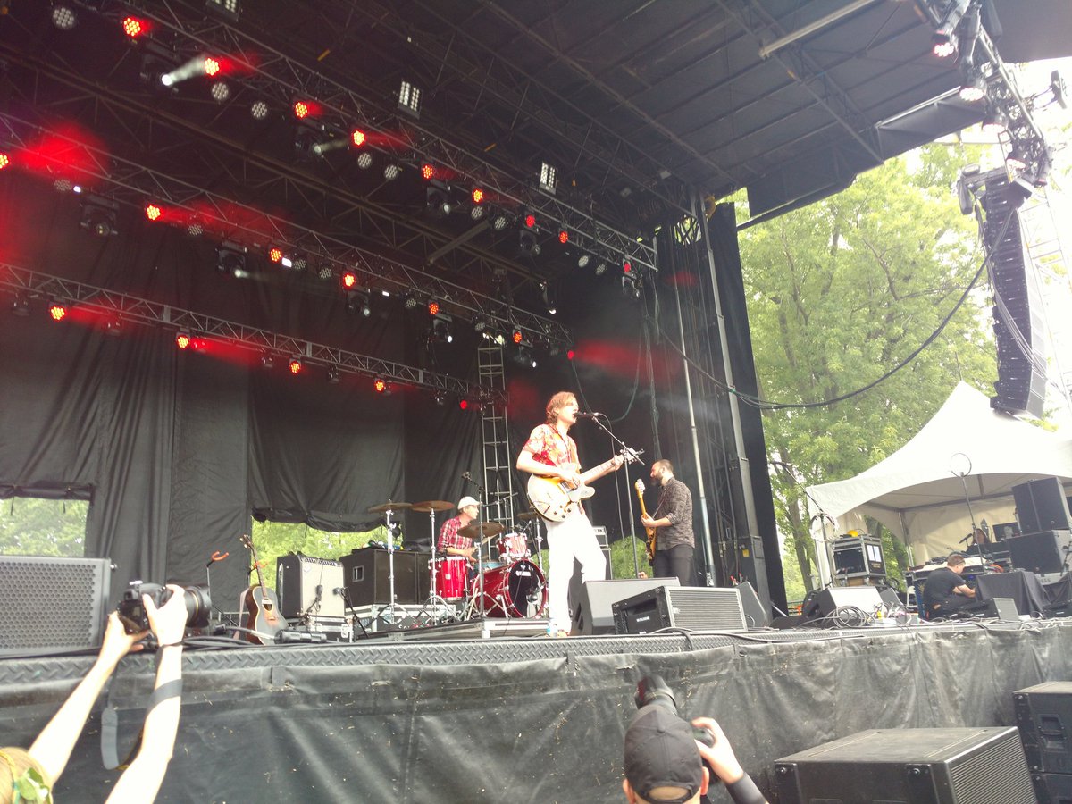 Superb wknd of music at <a href="/HarvestPicnicCA/">Harvest Picnic</a>. Hard to pick a favorite but <a href="/joelplaskett/">Joel Plaskett</a> #Emergency killed it!