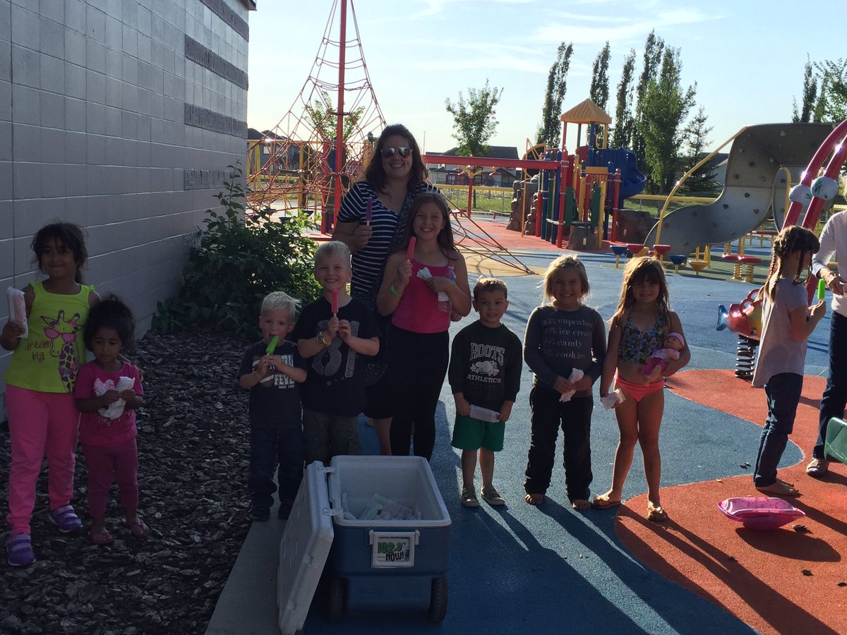 NOWScoopsMckay's tweet photo. 😎👍🏻 perfect day for some Popsicles!! @NOWtrucksicle https://t.co/VamL2YC8NX