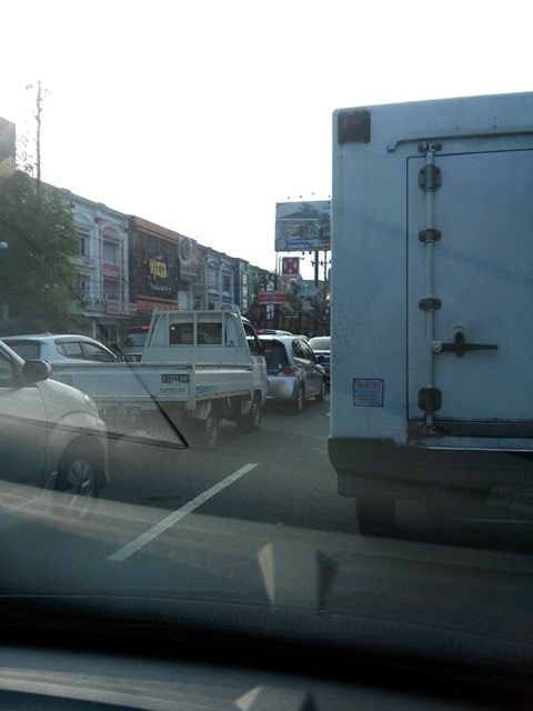 Ring road utara lampu merah kentungan, macet total dari arah barat hampir 1 km