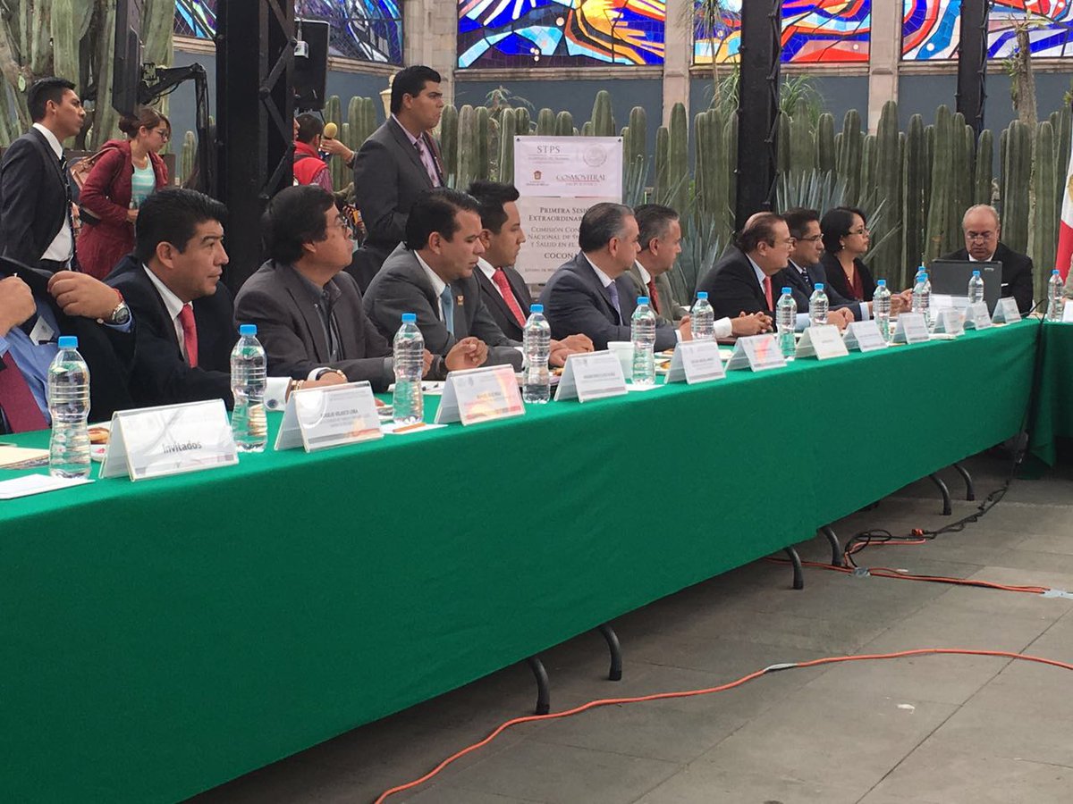 CTtoluca's tweet photo. Sesión Extraordinaria de la Comisión Nacional de #SeguridadySaludEnElTrabajo 2016 #COCONASST #Cosmovitral #Toluca https://t.co/DV1f4c8C3s
