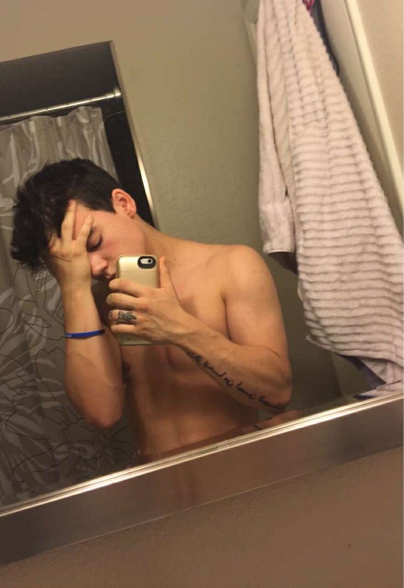 THEFKAWARDS's tweet photo. Categoría "Fuckboy"
✨ 3er nominado: @jessvolkvat ✨ https://t.co/D9tePE6M2S