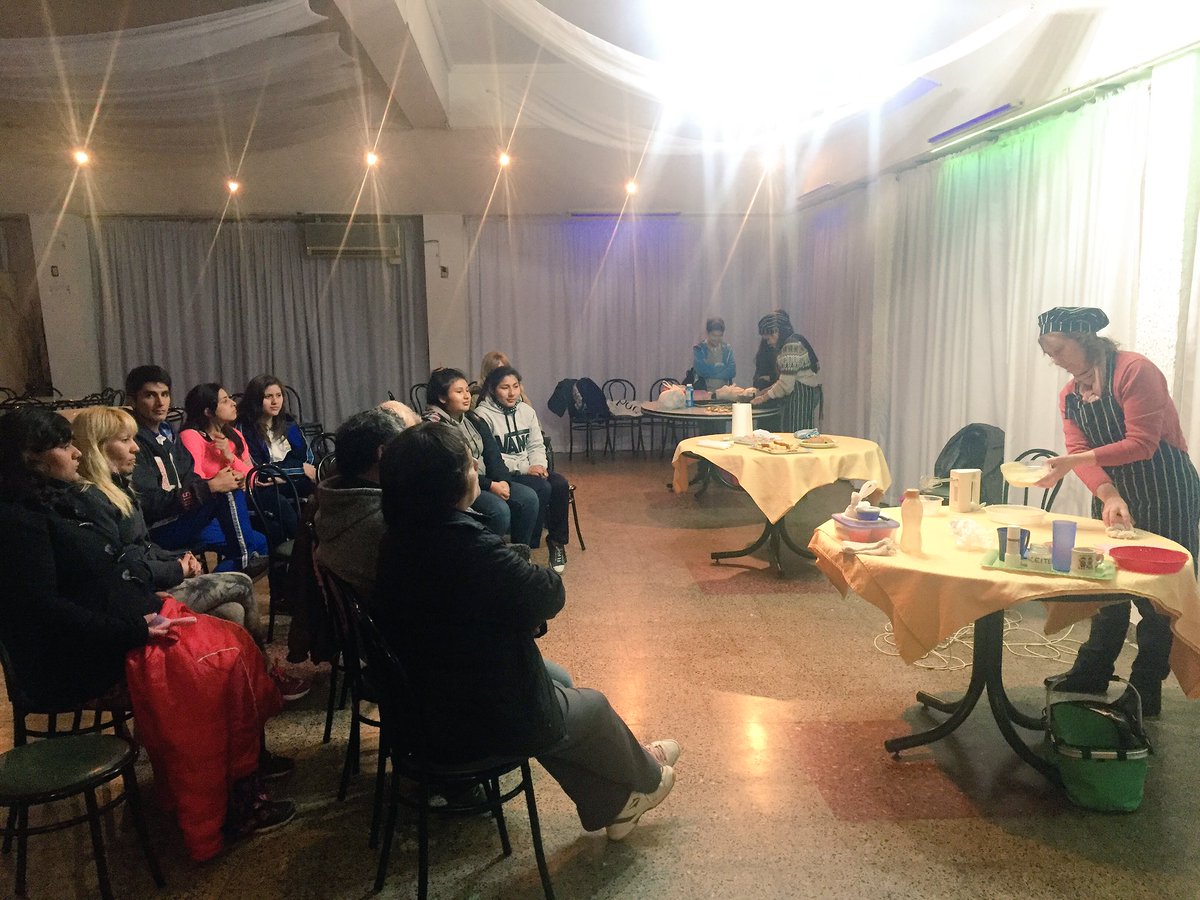 MonsalvoPr's tweet photo. Seguimos con curso de cocina en el Cultural y hoy fueron más personas entre ellos mis vecinos!! https://t.co/kly10pUKuE