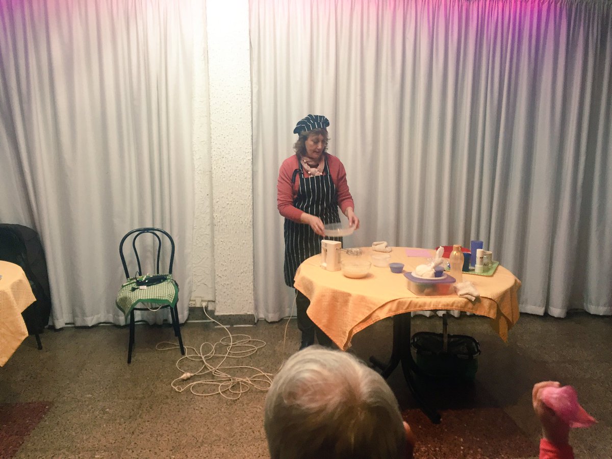MonsalvoPr's tweet photo. Seguimos con curso de cocina en el Cultural y hoy fueron más personas entre ellos mis vecinos!! https://t.co/kly10pUKuE