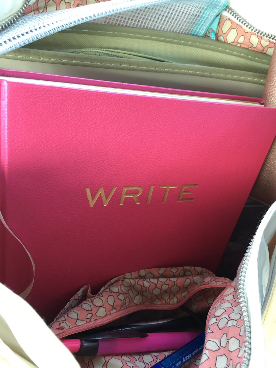 byLaurenDeShane's tweet photo. Going to audit an #actingclass tonight. #training #sampling #actor #actress #itakenotes #oldschool 🖊📕🌟 https://t.co/uyh2Vu8Ujp