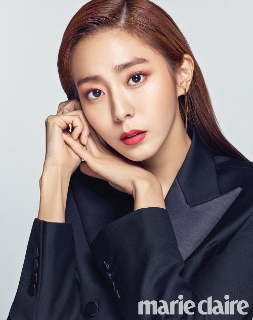 AfterSchoolPH's tweet photo. [PHOTOS] Uee for Marie Claire Magazine September Issue https://t.co/6hVb4phWJN