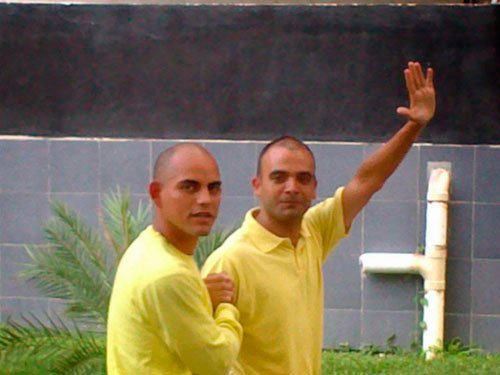 el_carabobeno's tweet photo. Alexander Tirado y Raúl Baduel fueron trasladados a cárcel en Guárico #RegionesEC https://t.co/hbEwdeKGrT https://t.co/pgiTYQWw4E