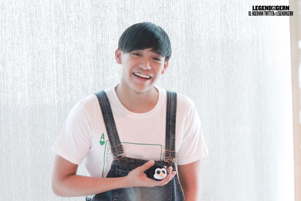 Kitten_Kwan's tweet photo. จริงๆแล้วออกัสเป็นคนร้ายกาจมากเยย
มีเอาตุ๊กตามาเยอะเย้ยว่าตัวนี้ไม่บริจาคนะ
แล้วถือเล่นในมือตลอดเว 😂
#ทีมเงินออกัส https://t.co/aXA6eoFjpC