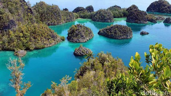detikcom's tweet photo. Ini Dia Pantai &amp; Bawah Laut Unggulan Indonesia https://t.co/avFeZFeSXc via @detikTravel https://t.co/ITBeR5nnVS
