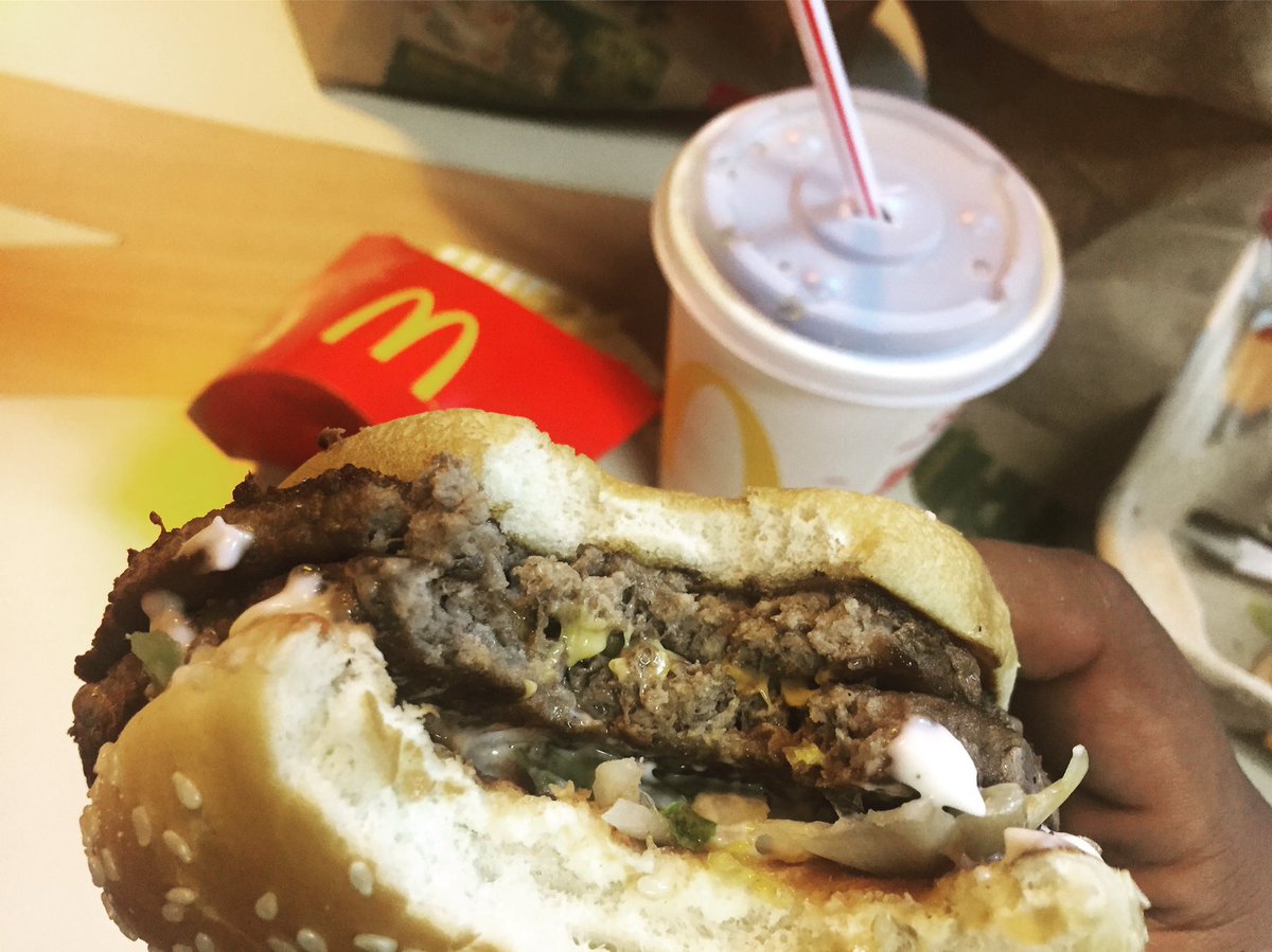 osmarquimi's tweet photo. Un combo de Hamburguesa doble? Yo veo profundidad de campo media en una distancia focal corta https://t.co/milh2zabGG