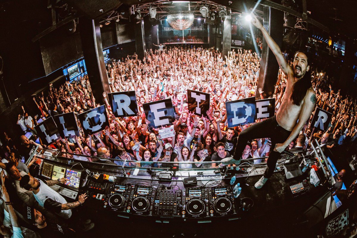 A Monday night out in Lloret Del Mar Spain 😚😚😚 https://t.co/JSMXj0DG4Q