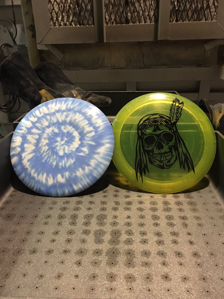 CHASE_THESAVAGE's tweet photo. Custom stamps done by yours truly! Holla at me if your interested in getting yours done #DiscGolf #customdisc https://t.co/U8uBDLdgO8