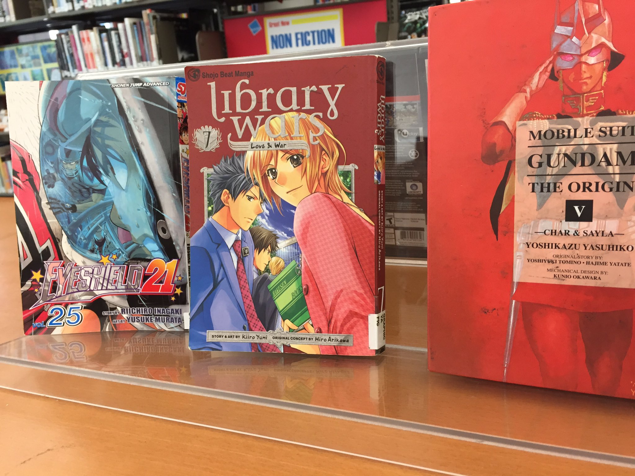 ななみ バンクーバーの図書館行ったら図書館戦争の英語版漫画が 感動 中身も英語 かっこいい T Co D8plg4rq0c Twitter