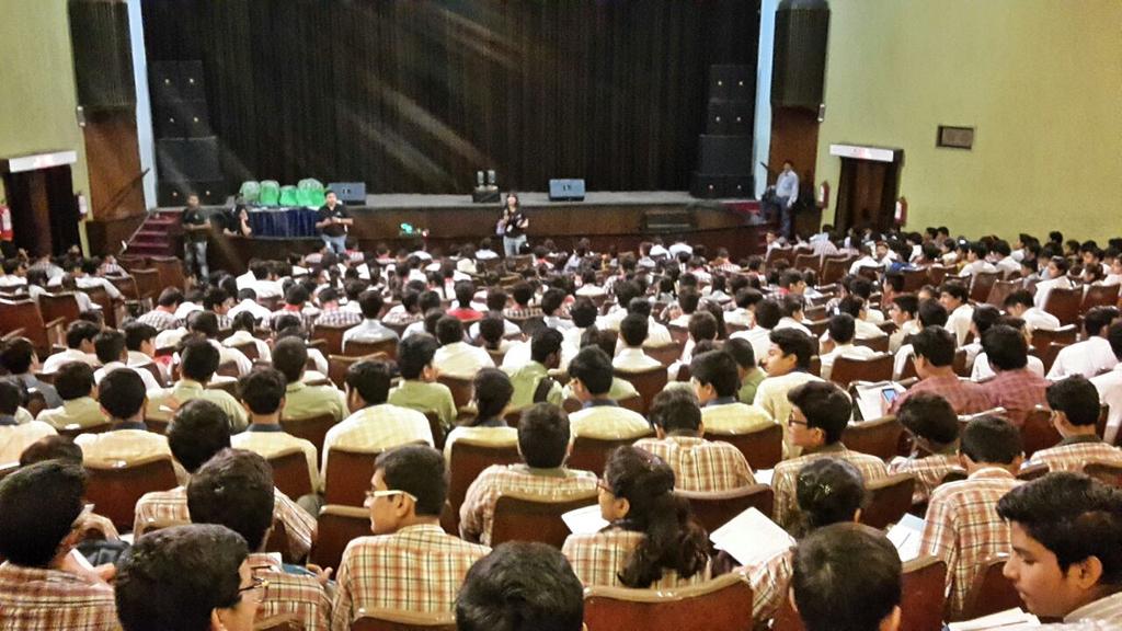 Deckle_Edge's tweet photo. The show is just about to begin at @TCSITWiz, the enthusiasts look extremely determined. Ready to strike #TCSITWiz https://t.co/HQfpykKVuS