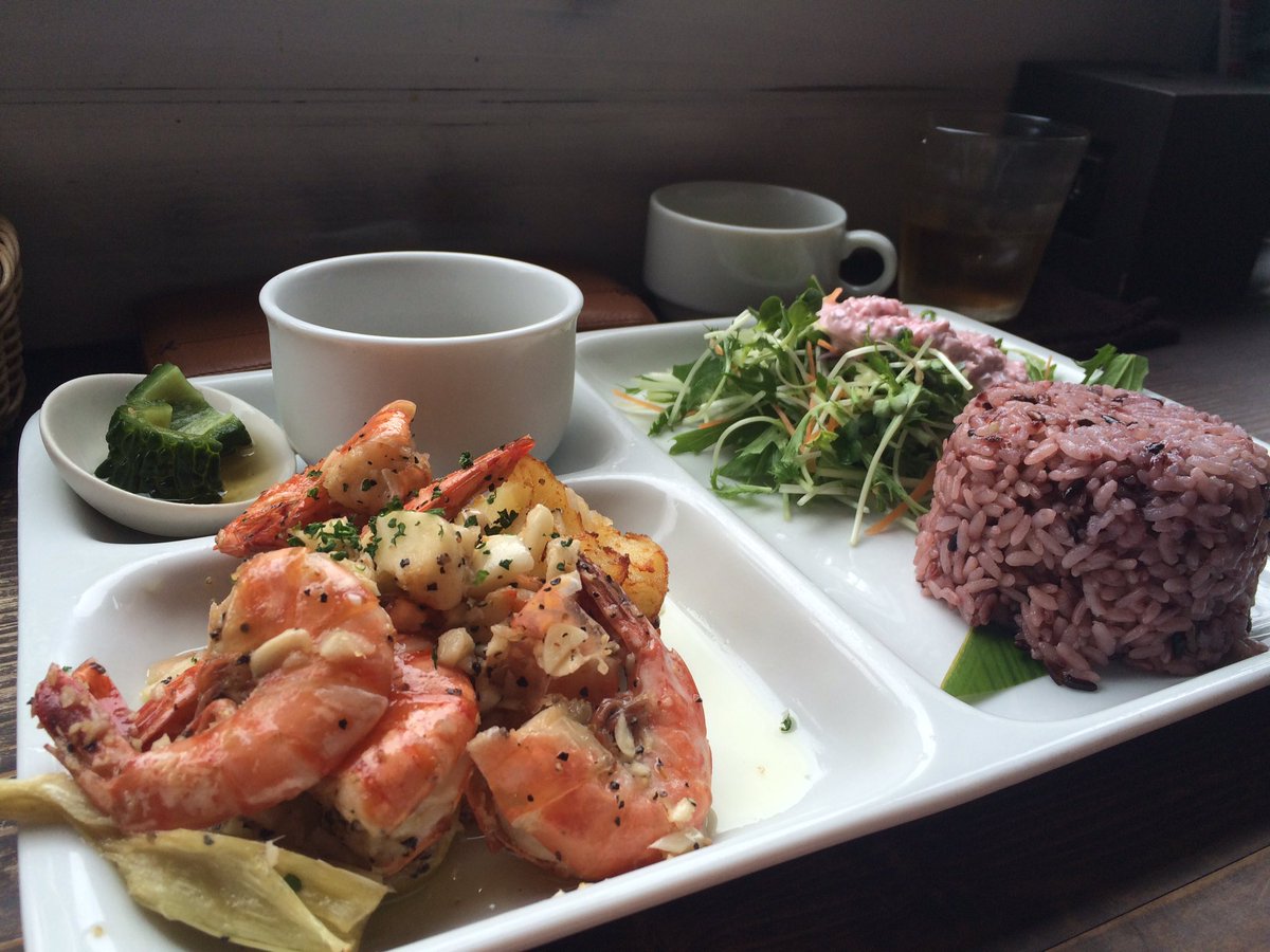 imaismile's tweet photo. ヤッホッホー夏休み最終日のランチはニューハーフアナルとオシャレにアロハーなお店でガーリックシュリンプ🍤うま今伊〜🙆オーノー😋👈 https://t.co/sTyD8jskJU