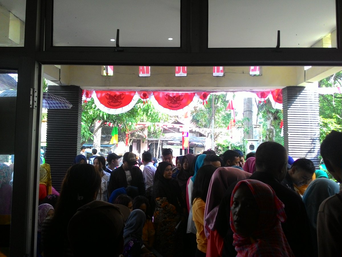 Mulyaharja's tweet photo. Pelayanan Perekaman KTP Elektronik Keliling ,,@BimaAryaS @PemkotaBogor @masdul6677 @dukcapilkotabgr https://t.co/WMedTjWVuP