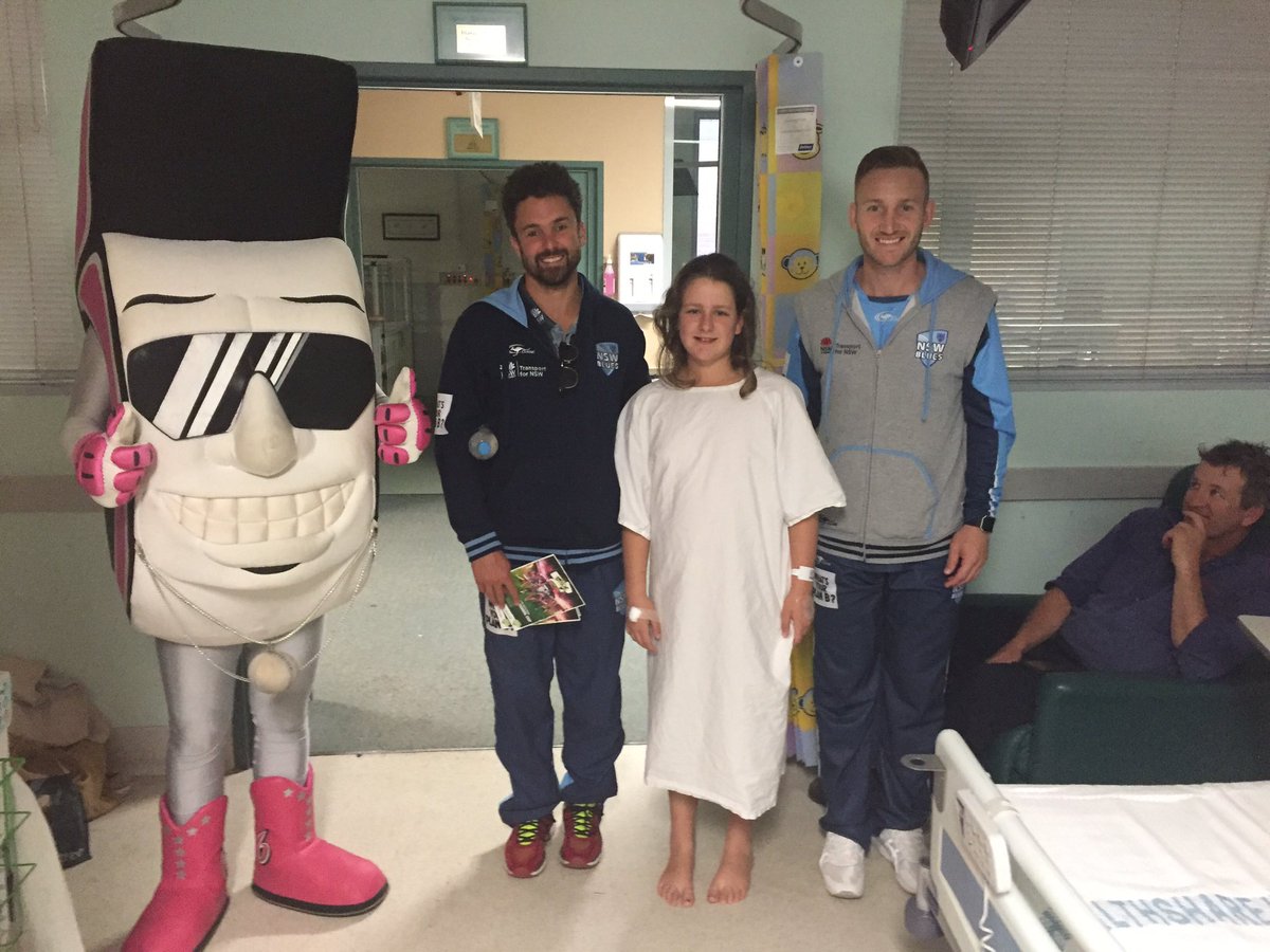 #Countryblitz @eddiecowan @pmnevill  with Syd Sixer at Wollongong Children's ward @CricketNSW #makingkidssmile