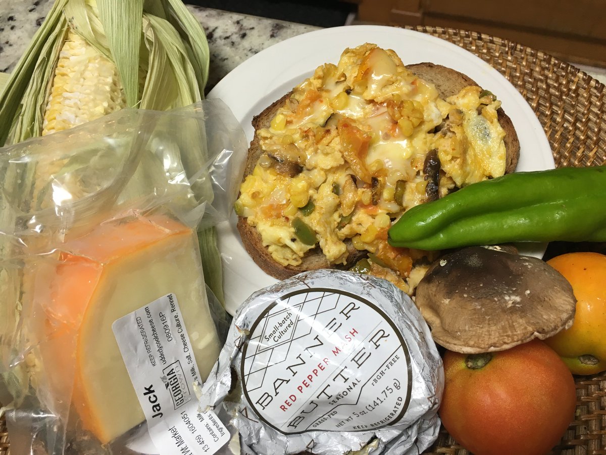 FormaggioAtl's tweet image. Eat local...Everything on this plate sourced at local farmers markets#eatlocalyall