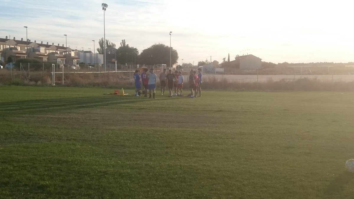 Ayer comenzamos con el Juvenil! La semana que viene comienzan nuestros peques Prebenjamin y Benjamín