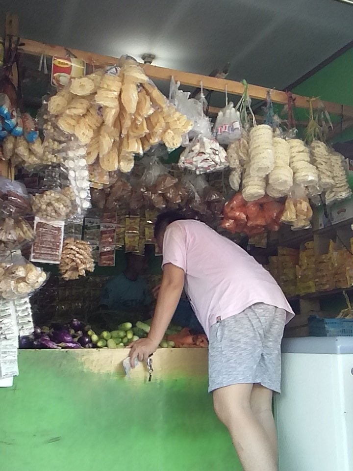 SaleemRustya's tweet image. Situasi warung sayur di saat tanggal tua....