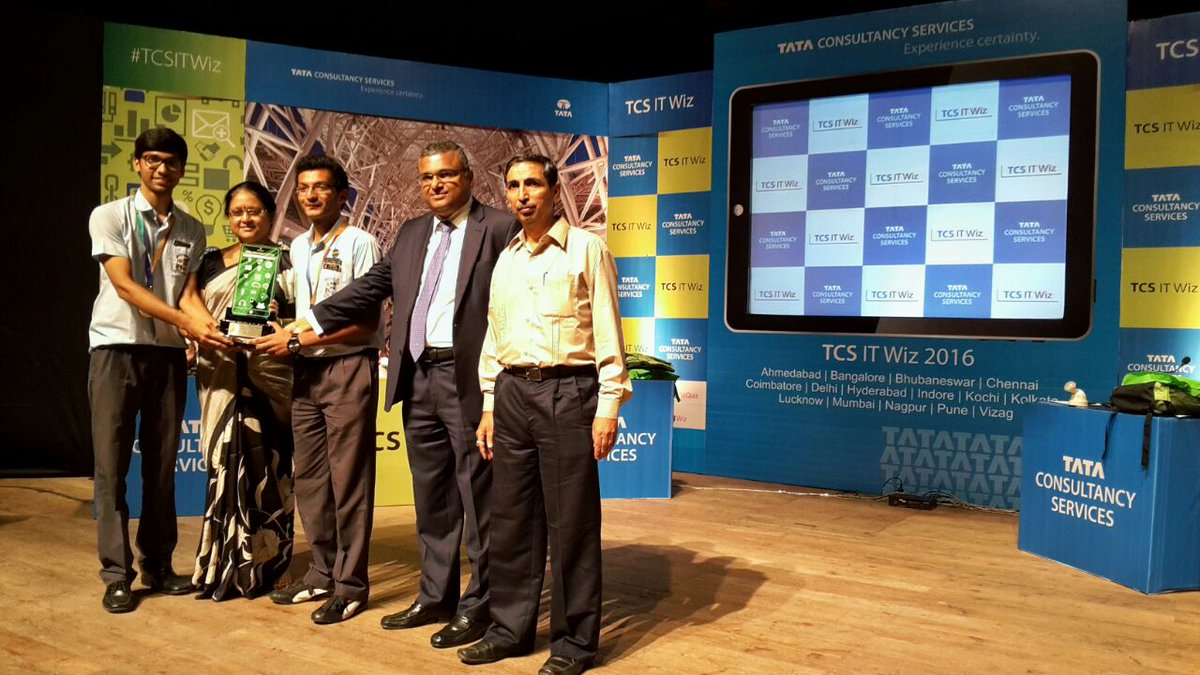 Deckle_Edge's tweet photo. Winning moments from the @TCSITWiz 2016 #Kolkata leg. Hearty congratulations Team Loyola for sealing it #TCSITWiz https://t.co/AFILa1sOP5