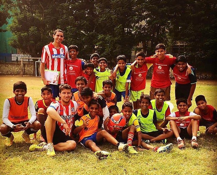 pericoherraiz's tweet photo. Gracias @GinesMartiinez x el impulso q diste durante 2meses proy #FootballisLife #Bombay 👌 https://t.co/fMxT6prDTL https://t.co/ErHhulXPI1