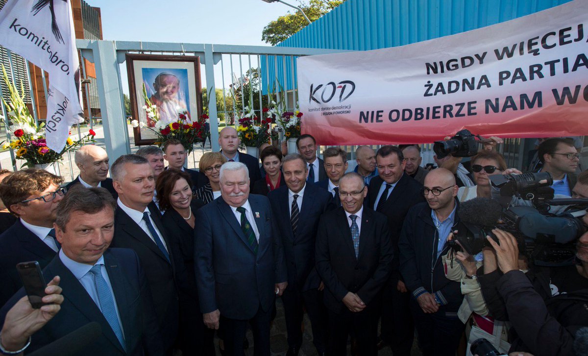 makowski_m's tweet photo. Pan Szumełda już zdrowy. https://t.co/vHNUzDJ8kc