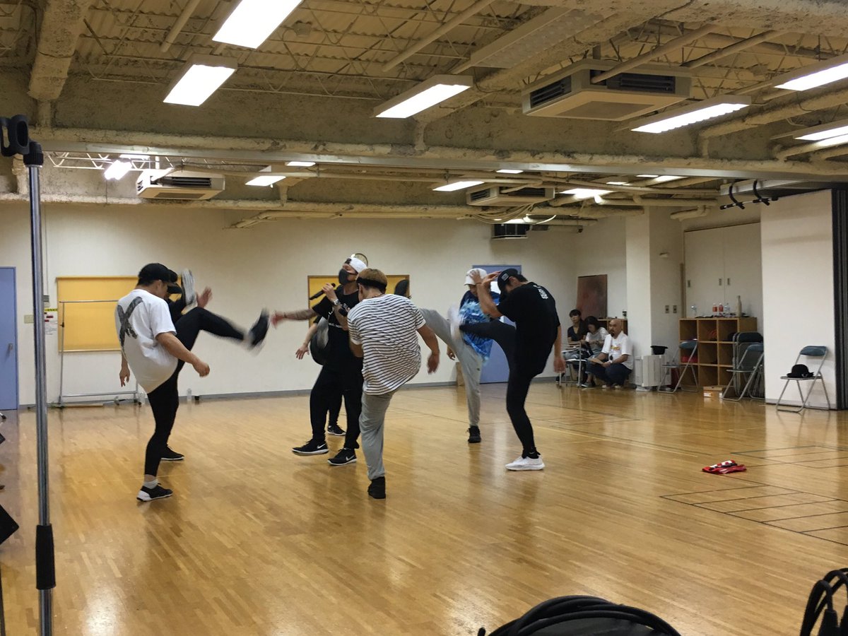 DAPUMPJP's tweet image. いよいよ単独ライブまであと3日！！
「Crazy Beat Goes On!」のダンスレクチャー動画を見ておさらいしましょう☆

youtube.com/watch?v=5dR7WZ…
#dapumplive2016

そしてリハ中です♫