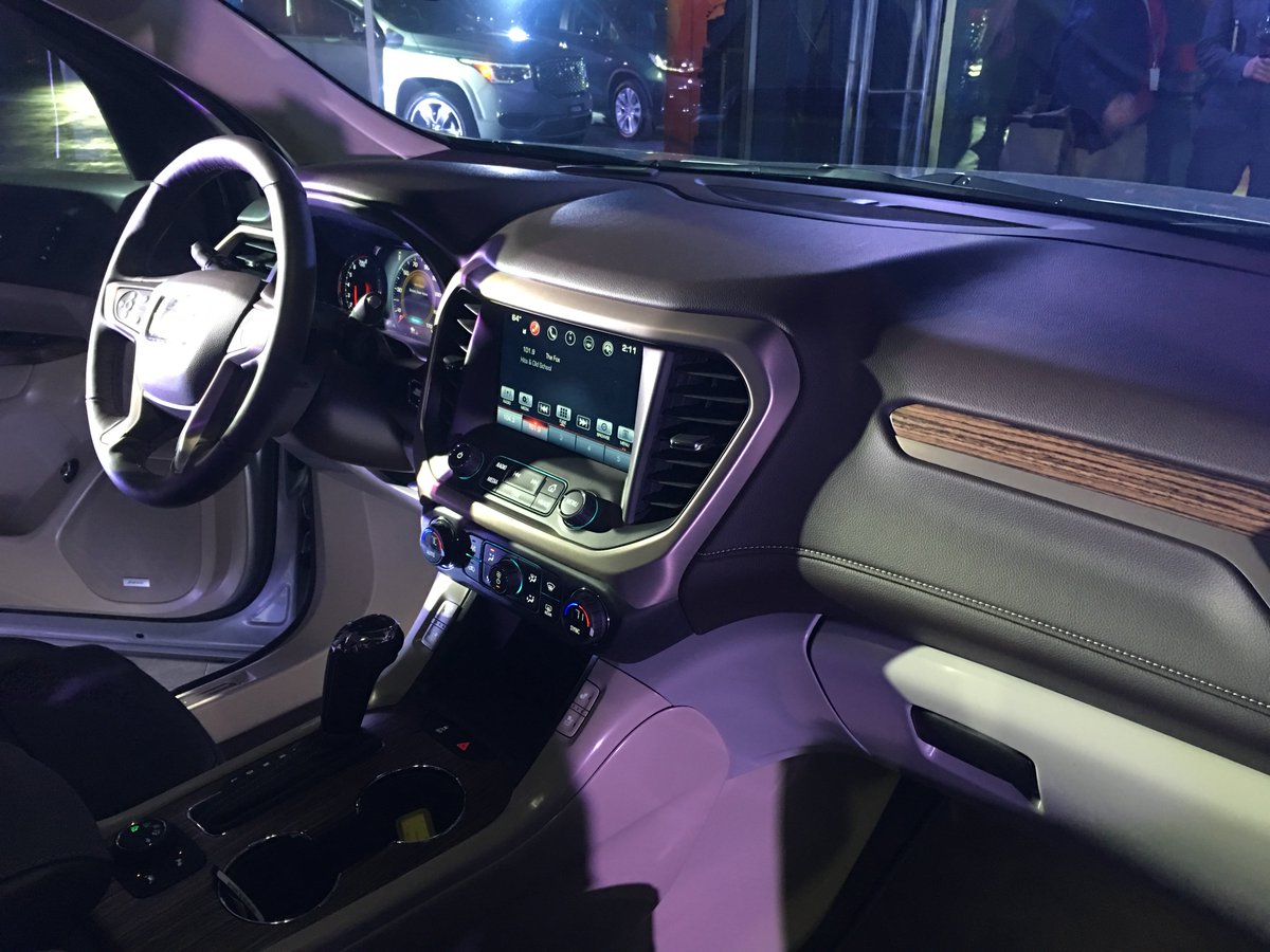 TMRTim's tweet image. (No-one threatening to shoot me yet...) so here's the US interior of #Holden #Acadia - a #Kluger fighter @TMRnews