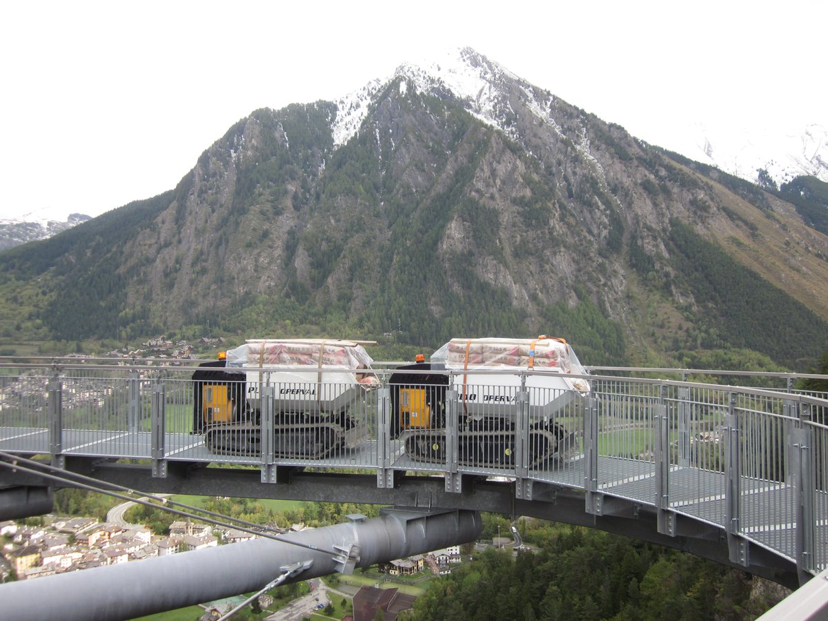 Operval_srl's tweet image. La macchina che non soffre di vertigini. Massima sicurezza per l&apos;operatore col #DumperPL10 #Radiocomandato #Operval