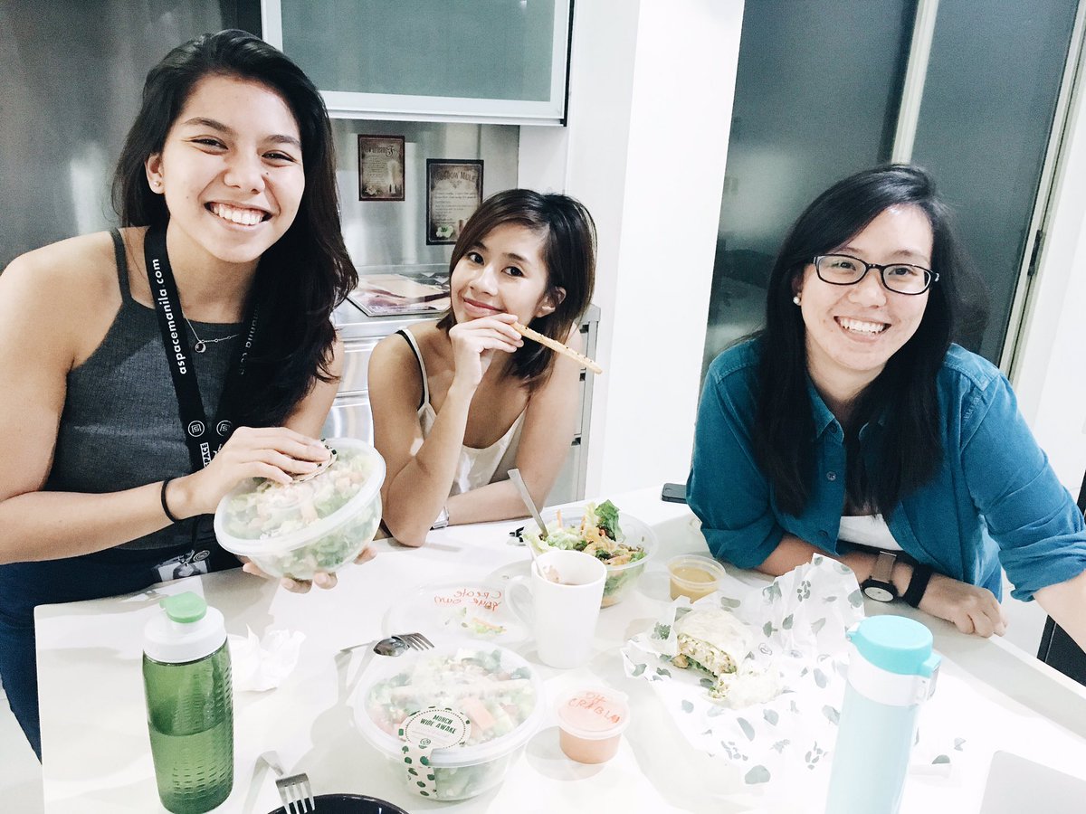 aspacemanila's tweet photo. A team that eats healthy together, glows together. Happy Midweek from A Tribe! #aspacemanila https://t.co/R4zEu7KD21