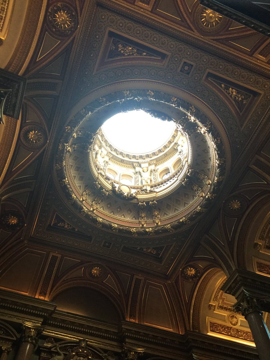 artherapygroups's tweet photo. @FitzMuseumEduca #Cambridge #MAGSIG @baat_org Sunny meeting prepping MA Conference presentation with @AliColes3 https://t.co/4iFT31dj9S