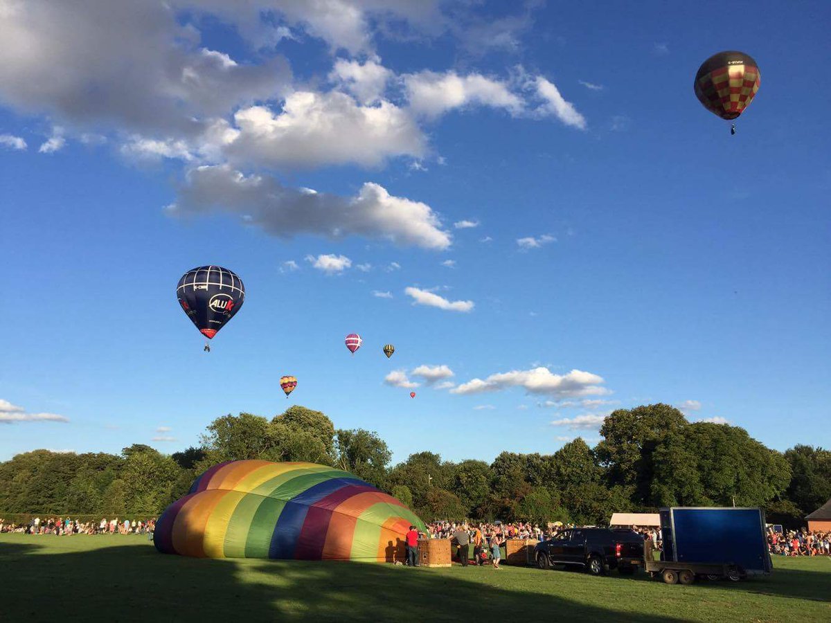 3440BBAC's tweet photo. Bank Holiday Weekend flying from Cholsey &amp; The Dog House.. @3440BBAC @britishballoon https://t.co/V1x06dUaeQ