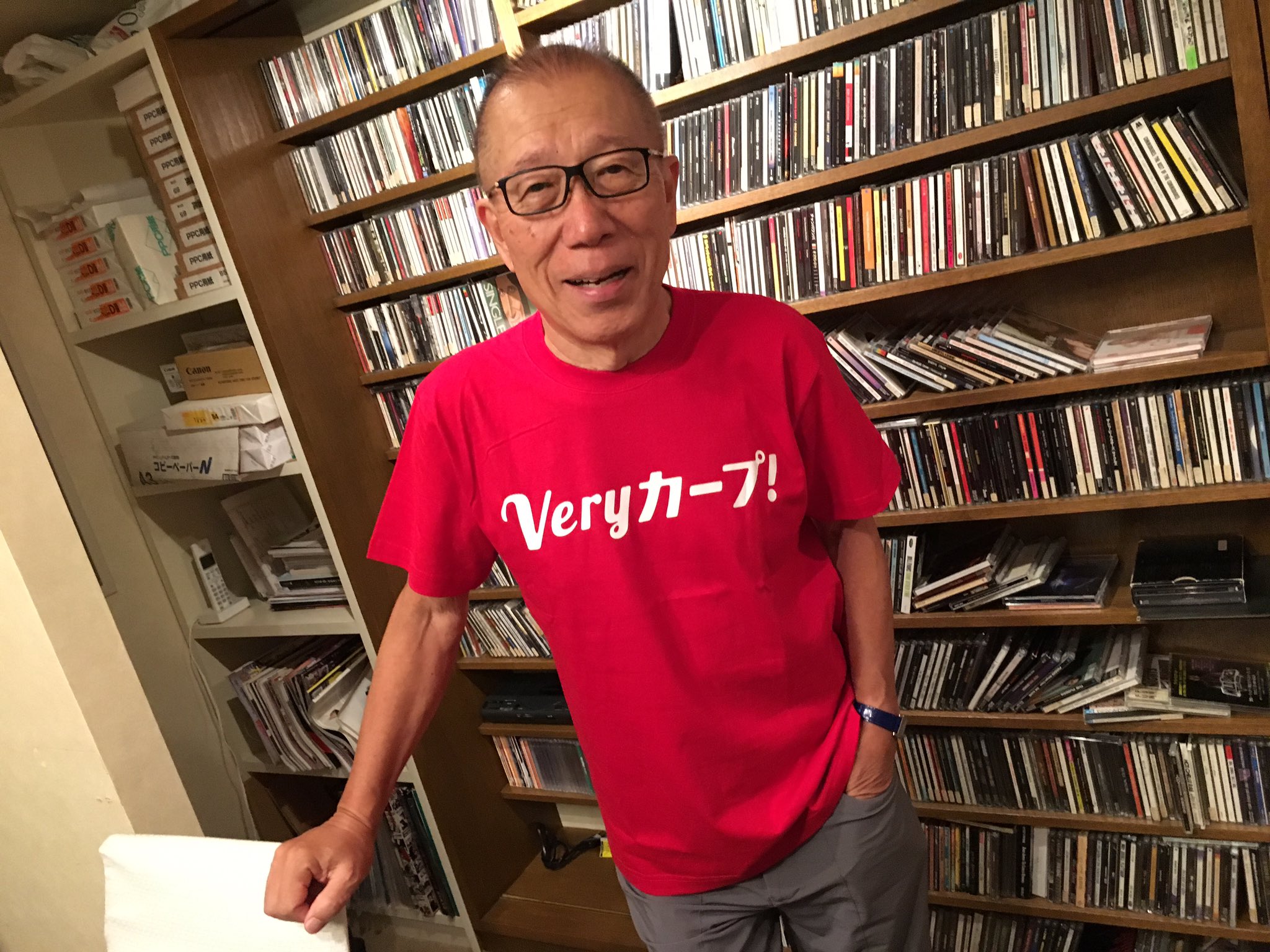 Twitter-এ 開局70年 RCCラジオ AM1350 | FM94.6: "今日は「veryカープ！Day」 RCC社員&スタッフは揃いのTシャツを着て仕事中。 RCCカープナイターの「veryカープ！」ジングルをお願いしている小林克也さんにもTシャツを着ていただきました！！ #veryカープ #カープ https ...