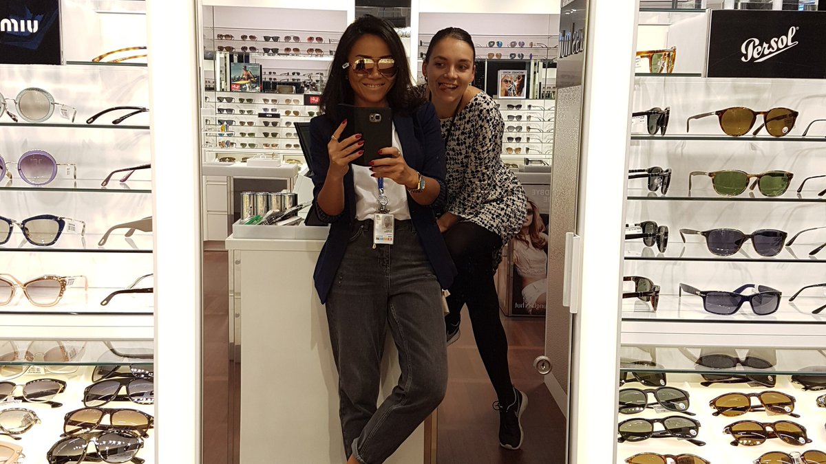 malistylish's tweet photo. My sweet &amp; crazy college 😊 Sunglasshut cph. https://t.co/k1ed58xIwA