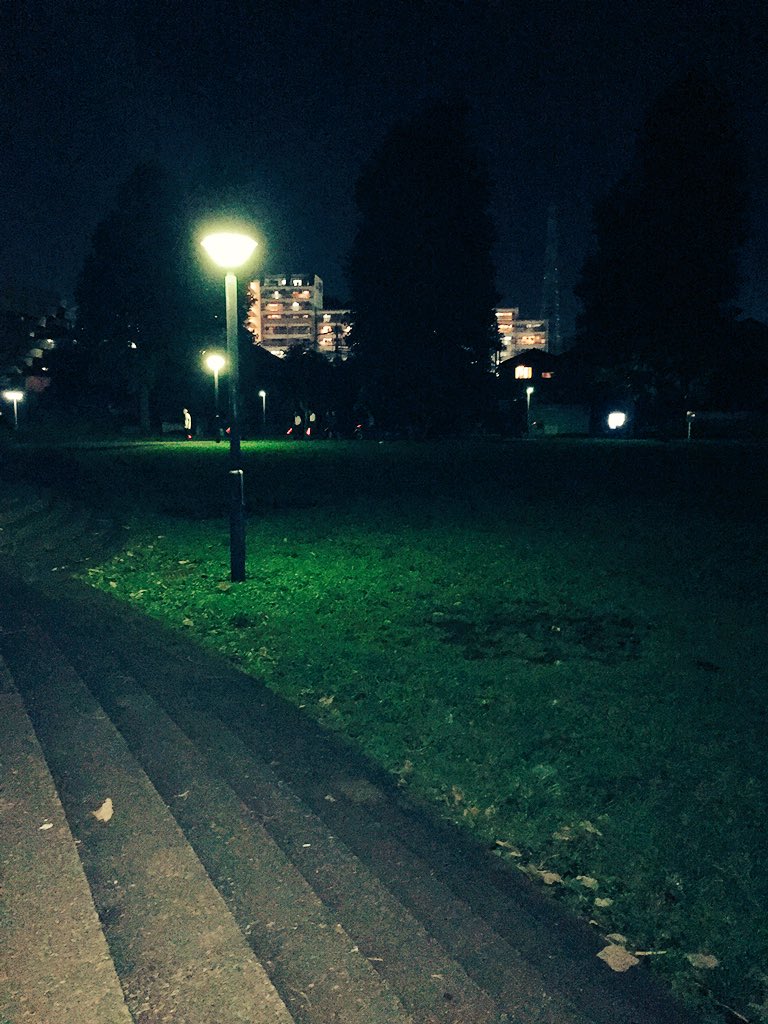 朝日 良 おじいちゃんたちが赤く光る棒たくさん持って公園来たからスターウォーズごっこしに来たのかと思ったら火の用心の係りの人でした お疲れ様です 朝日 良 おじいちゃんたちが赤く光る棒たくさん持って公園来たからスターウォーズごっこしに来たのかと思ったら火の用心の係りの人でした お疲れ様です