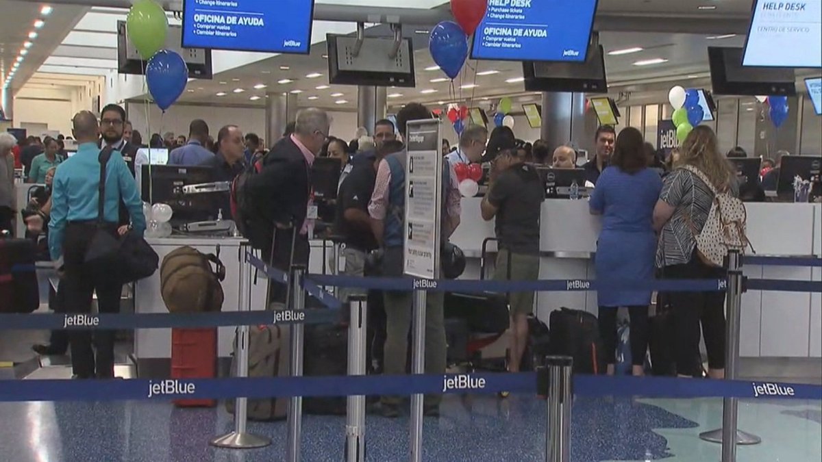 HISTORIC CHANGE: Passengers boarded a JetBlue flight to Cuba on Wednesday morning.  bit.ly/2bBxsGP?utm_me… https://t.co/j7f0eg75vo