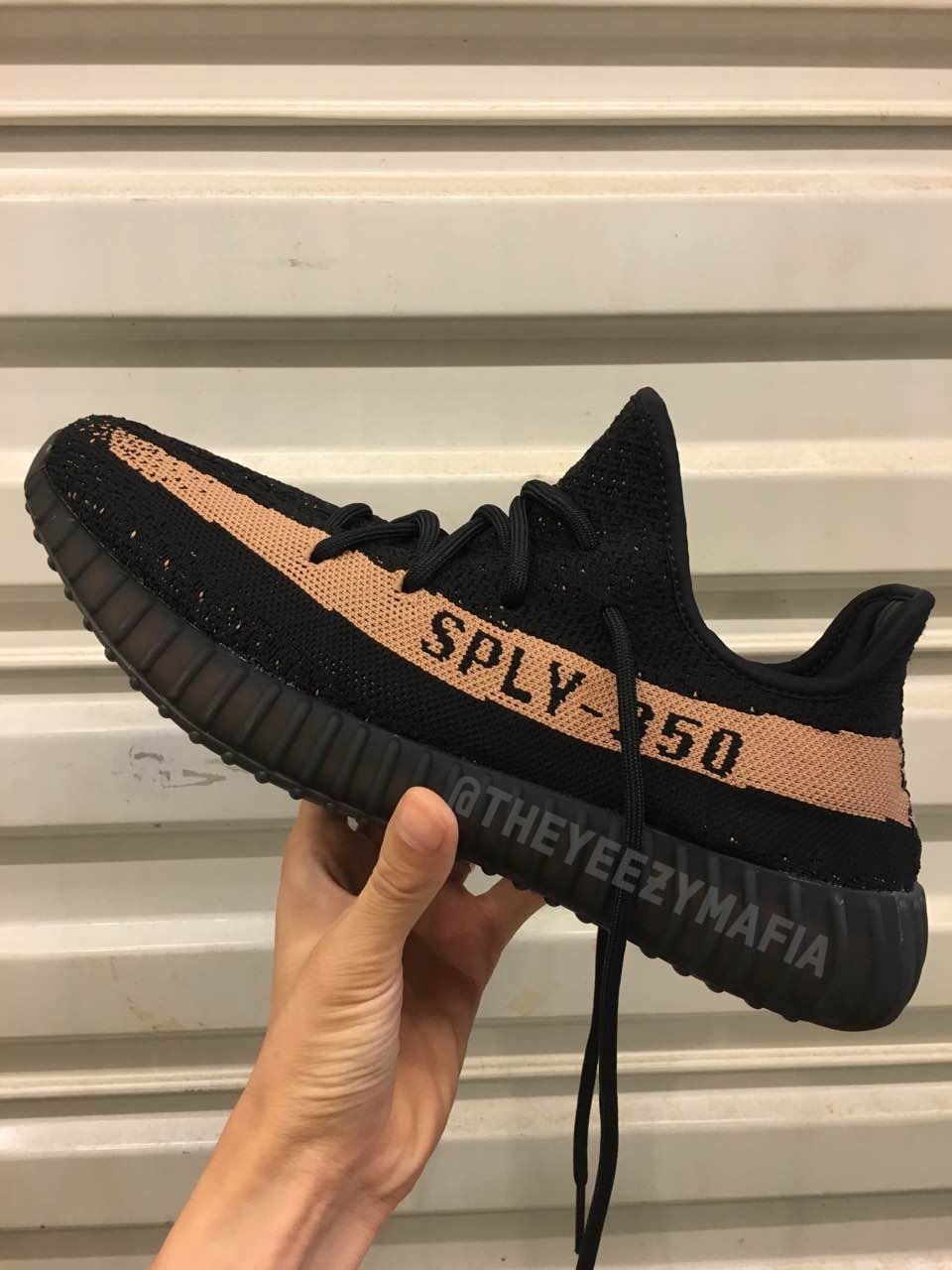 Peach yeezy 350 deals