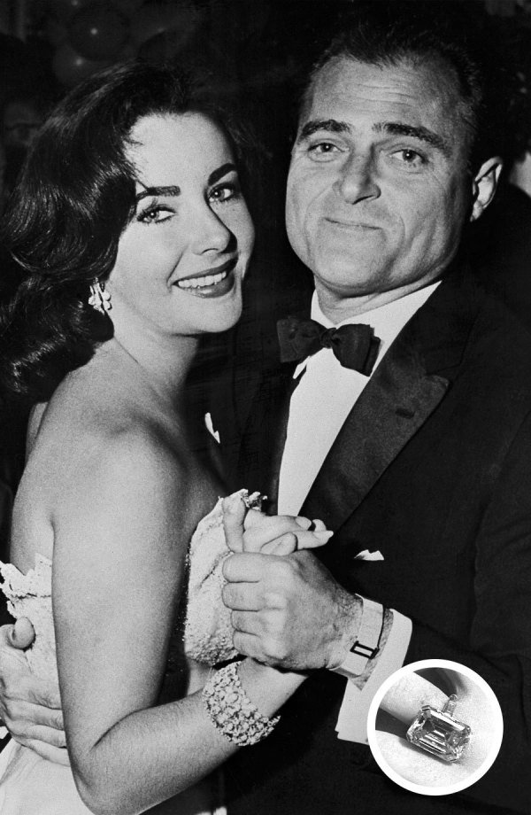 Elizabeth Taylor's 29.4 carat emerald cut engagement ring is to DIE for!! <3 <3
#engagementring #wedding #jewelry